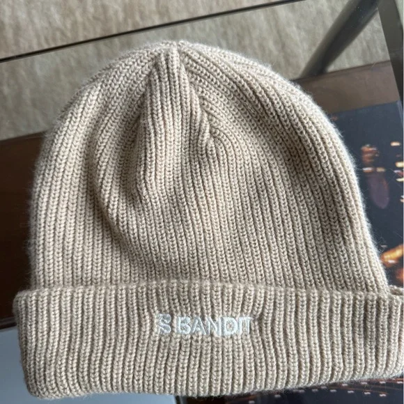 Bandit Cream Beanie - Picture 1 of 2